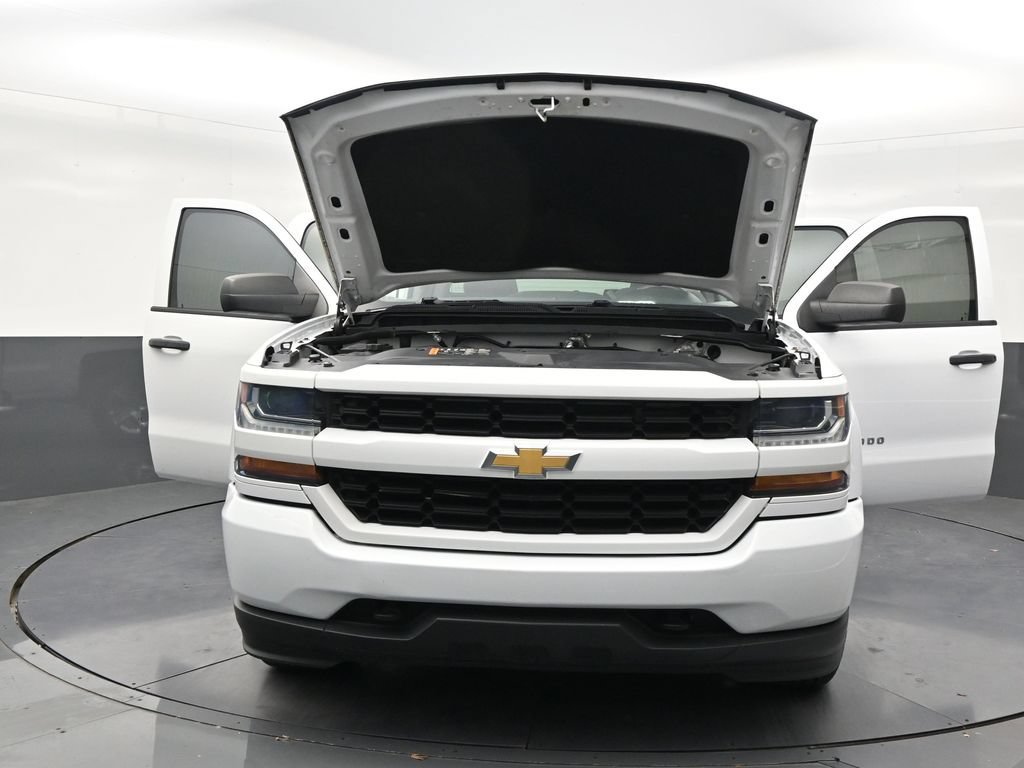 Used 2018 Chevrolet Silverado 1500 Custom w/ Custom Value Package RWD image 32