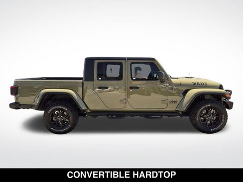 Used 2025 Jeep Gladiator Sport AWD/4WD image 6