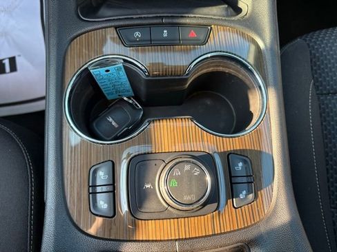 Certified 2023 GMC Acadia SLE w/ Driver Convenience Package image 21