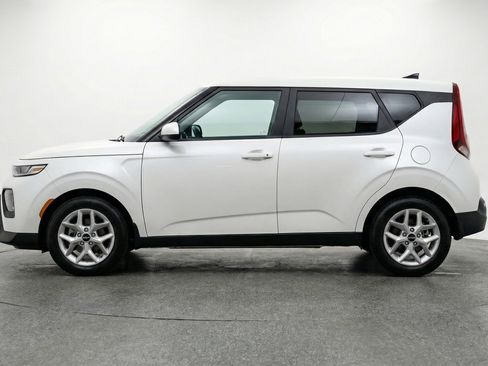 Used 2025 Kia Soul LX w/ LX Technology Package image 5