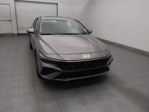 Used 2025 Hyundai Elantra SEL FWD image 14