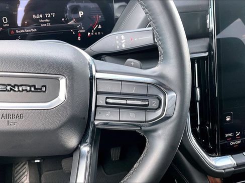 Used 2025 GMC Yukon Denali AWD/4WD image 21