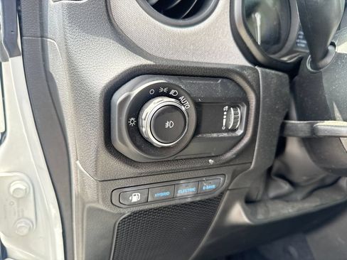 Used 2024 Jeep Wrangler Unlimited AWD/4WD image 13