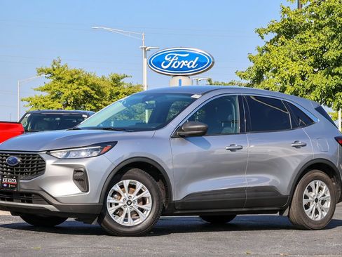 Certified 2023 Ford Escape Active w/ Cold Weather Package FWD image 2