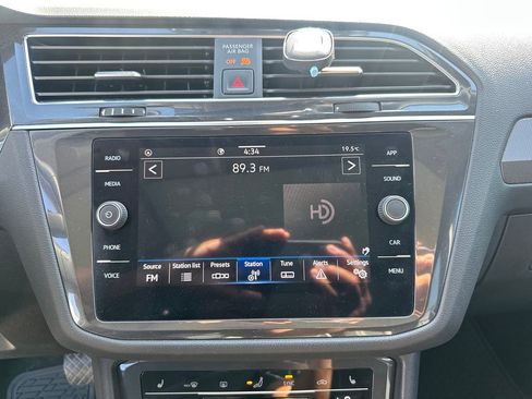 Used 2023 Volkswagen Tiguan SE w/ Panoramic Sunroof Package FWD image 45
