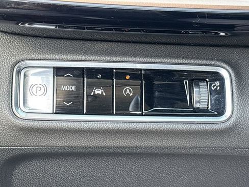 Used 2025 Buick Envision Sport Touring image 21