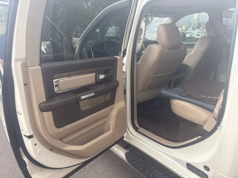 Used 2017 RAM 1500 Laramie w/ Convenience Group AWD/4WD image 17