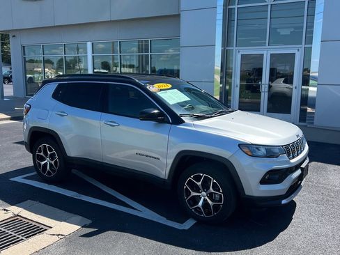 Used 2024 Jeep Compass Limited AWD/4WD image 7