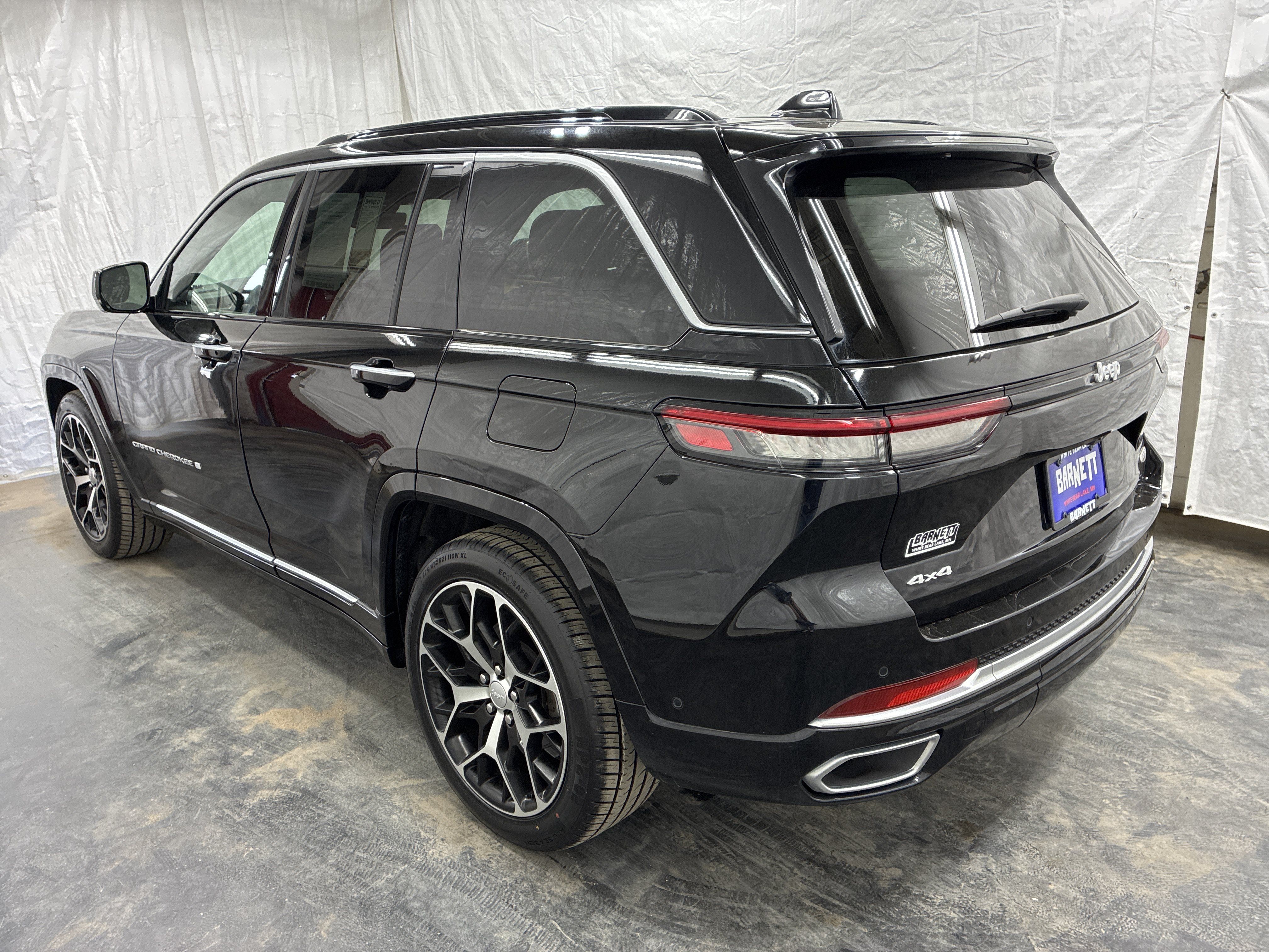 Certified 2024 Jeep Grand Cherokee Summit AWD/4WD image 6