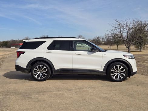 Used 2025 Ford Explorer ST-Line w/ Premium Package RWD image 7