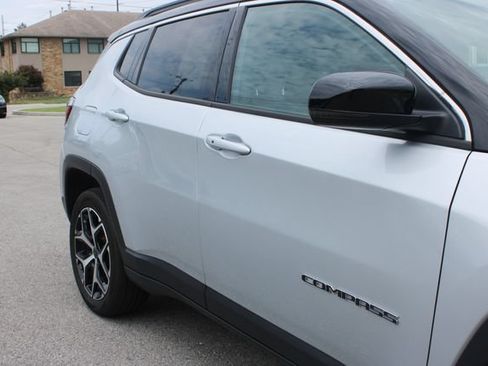 Used 2025 Jeep Compass Limited AWD/4WD image 47