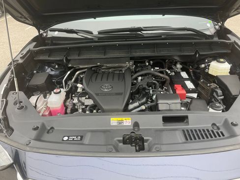 Used 2025 Toyota Highlander LE FWD image 34