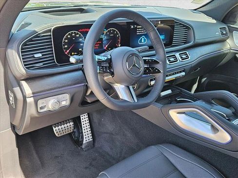 New 2026 Mercedes-Benz GLS 580 4MATIC image 9
