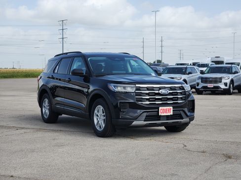 New 2026 Ford Explorer Active RWD image 2