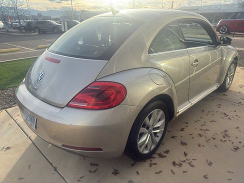 Used 2013 Volkswagen Beetle TDI image 4