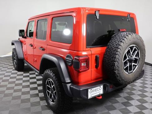 Used 2025 Jeep Wrangler Unlimited Rubicon w/ Convenience Group AWD/4WD image 6