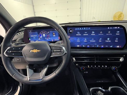 Used 2025 Chevrolet Traverse LT w/ Driver Confidence Package AWD/4WD image 39