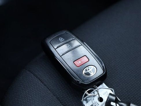 Used 2022 Toyota Corolla Cross LE image 31