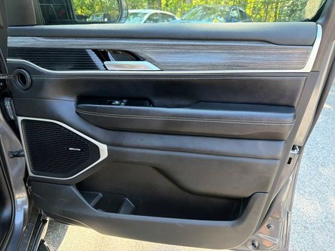 Used 2024 Jeep Wagoneer Series III AWD/4WD image 31