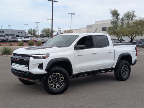 Used 2024 Chevrolet Colorado ZR2 w/ Technology Package AWD/4WD image 31