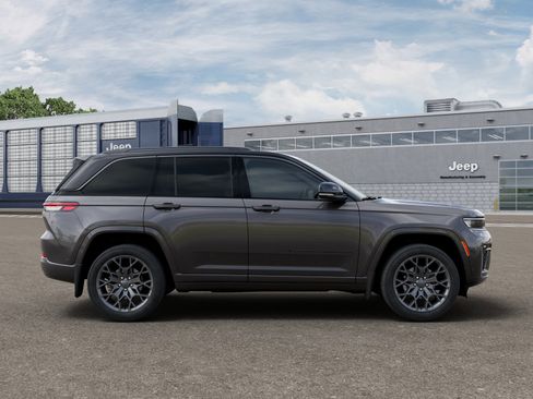 New 2026 Jeep Grand Cherokee Summit image 12