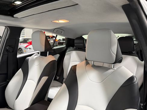 Used 2017 Toyota Prius Four w/ Premium Convenience Package image 16