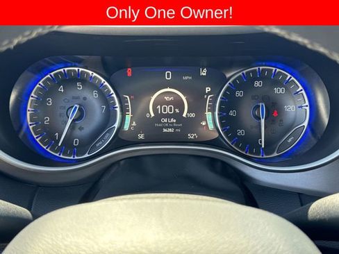 Used 2025 Chrysler Pacifica Select FWD image 12