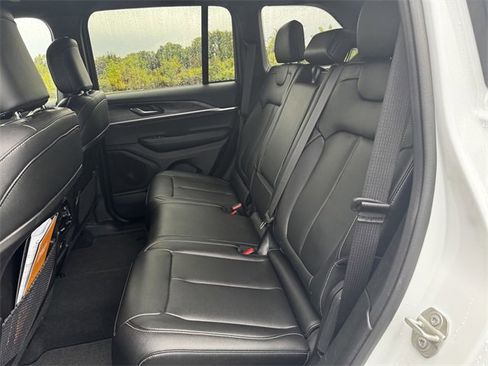 Certified 2024 Jeep Grand Cherokee Limited image 21