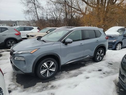 Used 2021 Nissan Rogue SL w/ Premium Package image 2