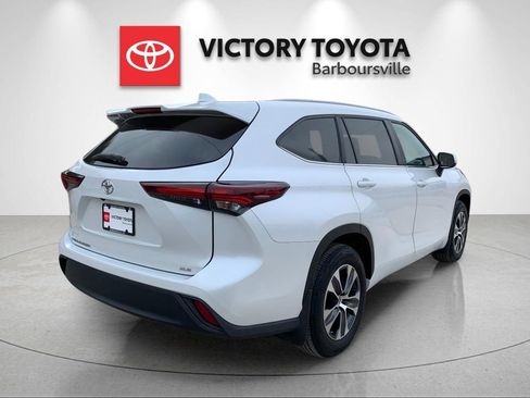 Used 2024 Toyota Highlander XLE image 7