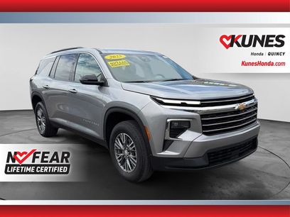 Used 2025 Chevrolet Traverse LT