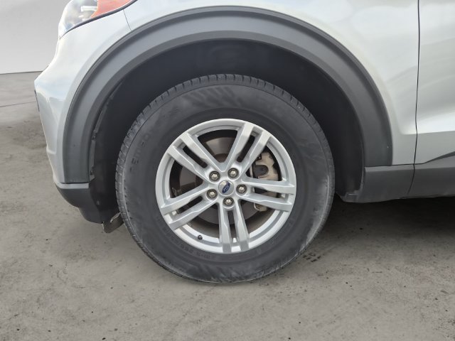 Used 2022 Ford Explorer XLT w/ Equipment Group 202A AWD/4WD image 9