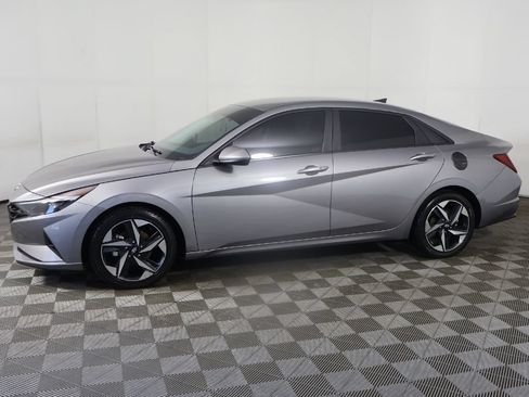 Used 2023 Hyundai Elantra SEL w/ Convenience Package FWD image 17