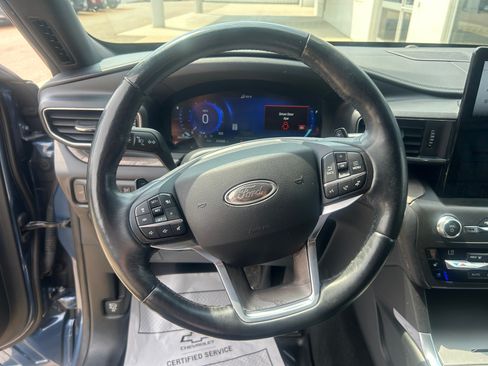 Used 2020 Ford Explorer Platinum w/ Premium Technology Package AWD/4WD image 19