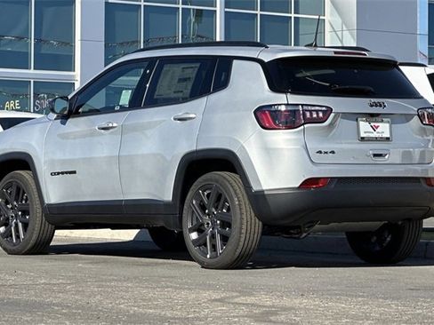 New 2026 Jeep Compass Latitude image 9