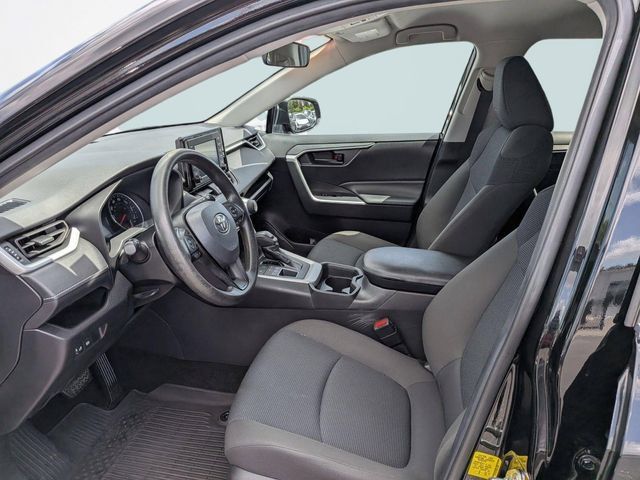 Used 2021 Toyota RAV4 LE AWD/4WD image 19