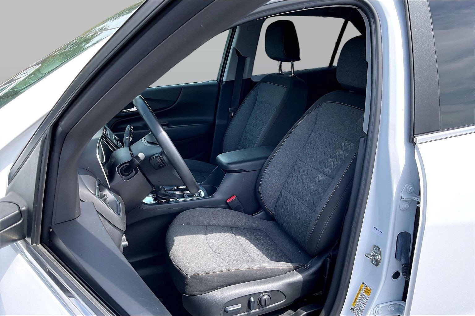 Used 2024 Chevrolet Equinox LT FWD image 27