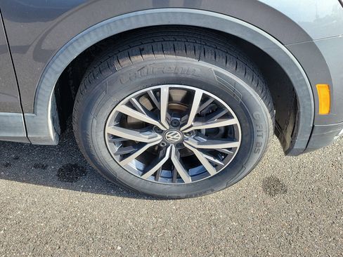Used 2020 Volkswagen Tiguan SE image 39