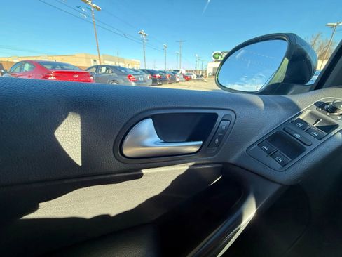 Used 2016 Volkswagen Tiguan S image 23