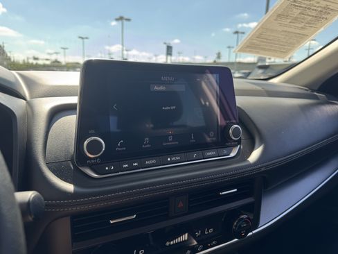 Used 2024 Nissan Rogue SV image 36