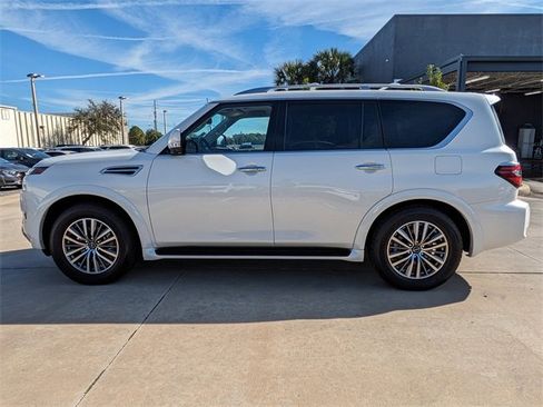 Used 2024 Nissan Armada SL w/ Captain's Chairs Package image 9