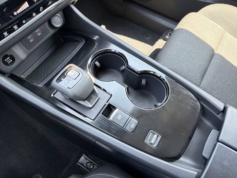 Used 2025 Nissan Rogue SV FWD image 19