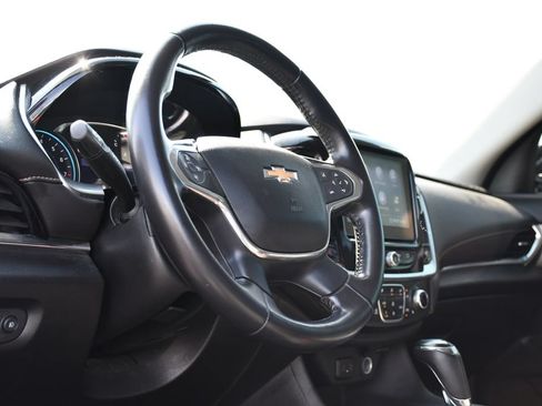 Used 2020 Chevrolet Traverse LT FWD image 13