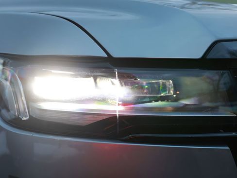 Used 2024 Cadillac Escalade ESV Sport w/ LPO, ONYX Package image 30