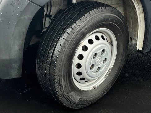 Used 2024 RAM ProMaster 2500 w/ Convenience Group FWD image 9