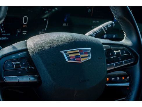 Used 2025 Cadillac XT4 Premium Luxury FWD image 30