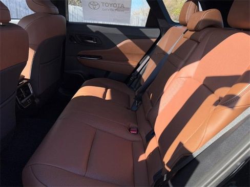 New 2025 Toyota Crown Signia image 10