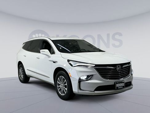 Used 2024 Buick Enclave Essence image 18