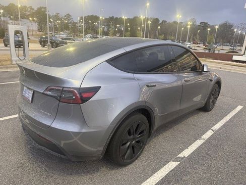 Used 2025 Tesla Model Y Long Range image 17