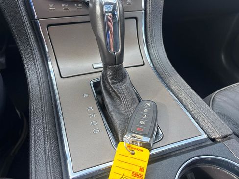 Used 2013 Lincoln MKX AWD image 26